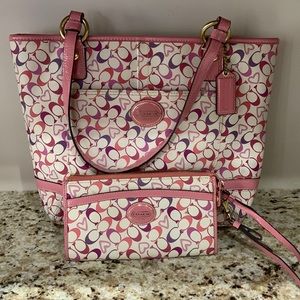 Coach Chelsea signature eagerly heart tote shoulder bag w wallet